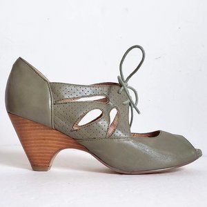 Vintage NINE WEST 6 - 6.5 Cut Out Leather peep toe lace tie Low Heel